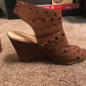 Tan Pattern Wedges
